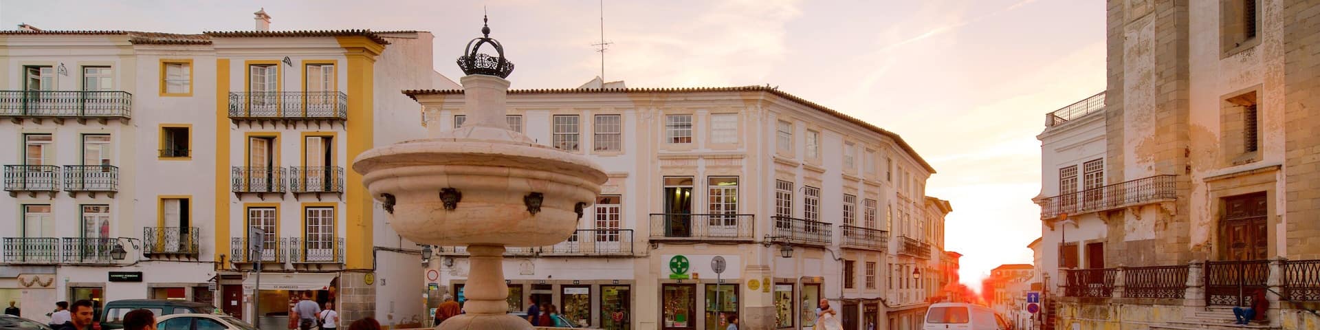Praca do Giraldo which includes a fountain and a sunset as well as a small group of people