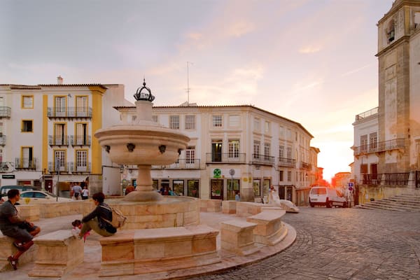 Praca do Giraldo which includes a fountain and a sunset as well as a small group of people