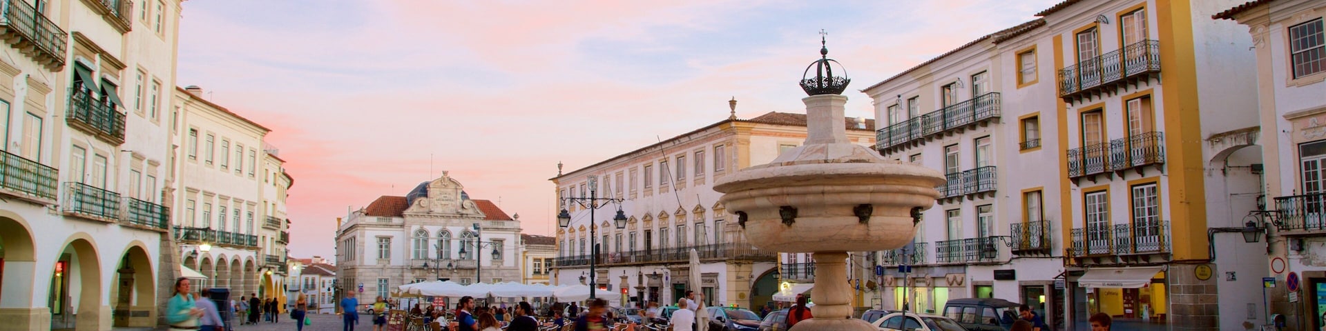 Praça do Giraldo mostrando uma fonte, um pôr do sol e uma praça ou plaza