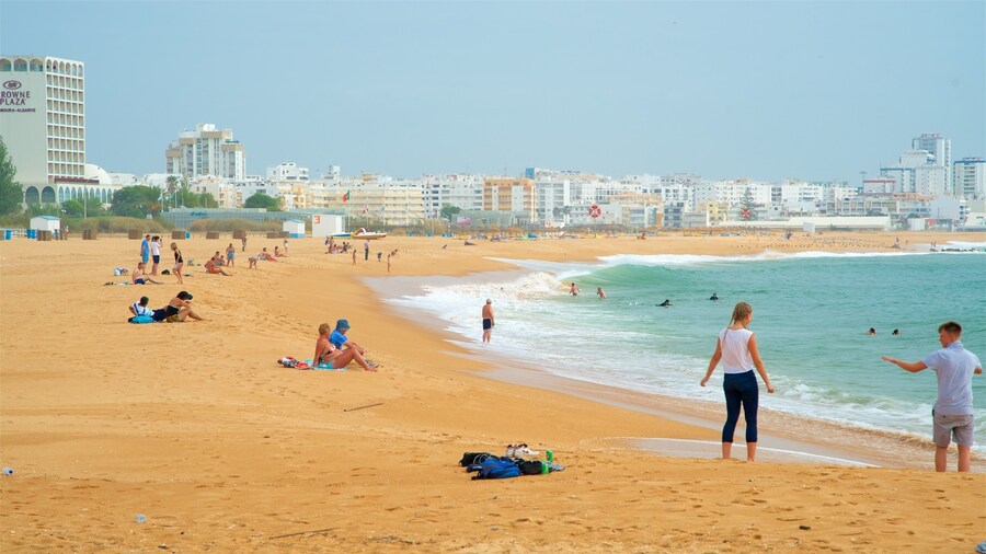 Playa Marina ofreciendo una localidad costera, una playa y vistas de una costa