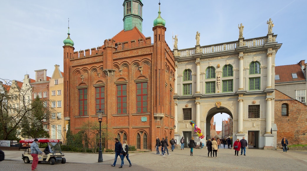 Puerta Dorada ofreciendo arquitectura patrimonial, imágenes de calles y elementos patrimoniales