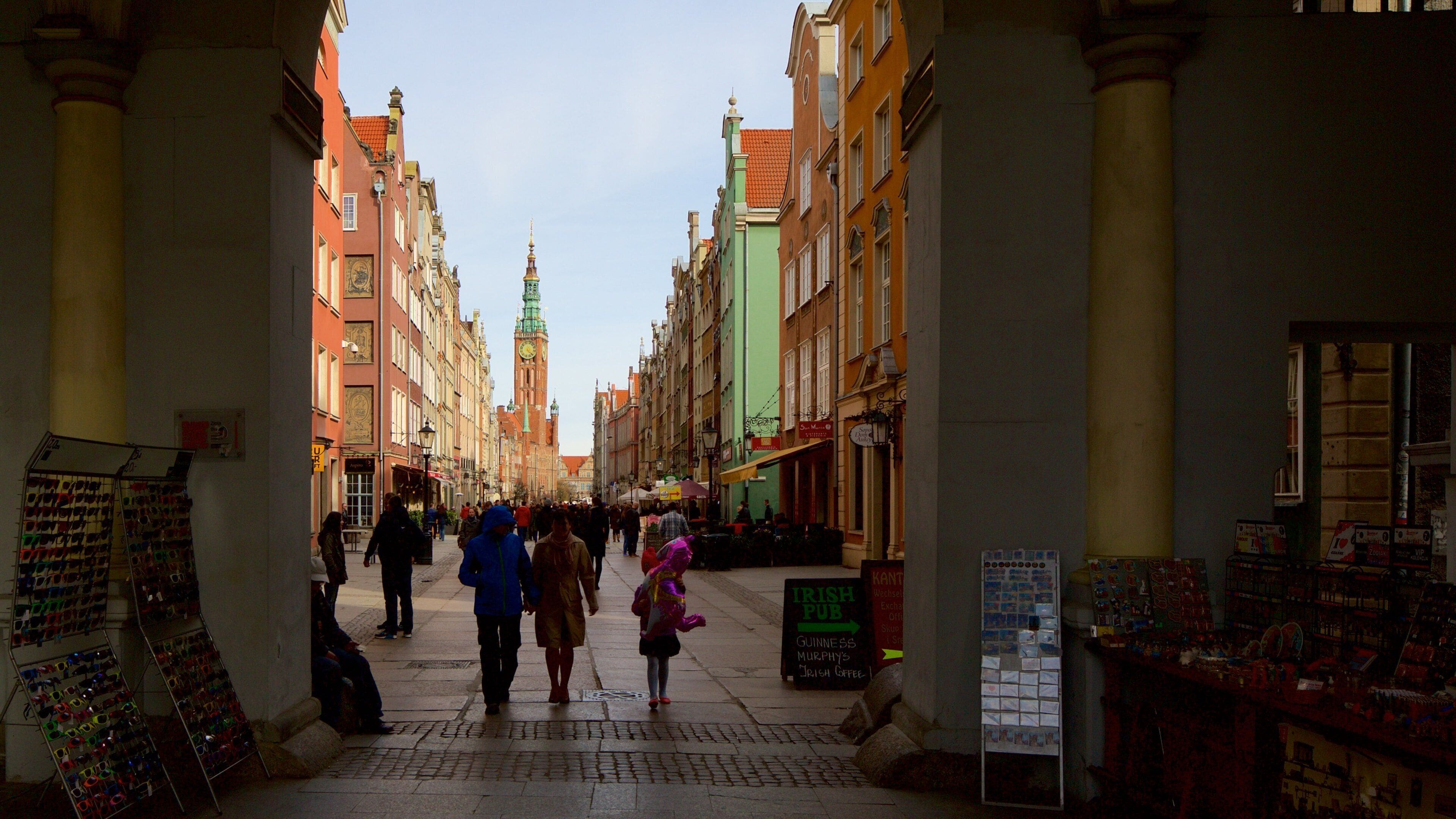 Den Gyldne Port som viser gadeliv