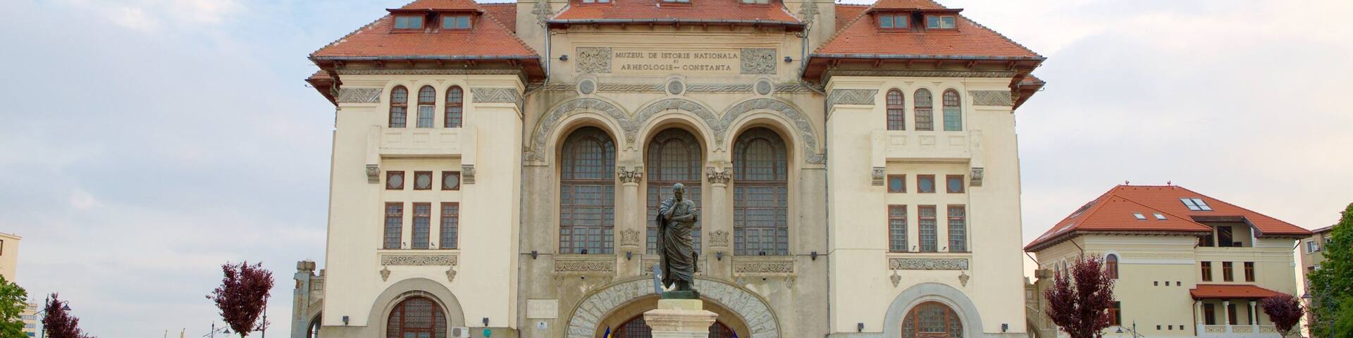 Ovid Square qui includes bĂątiment public