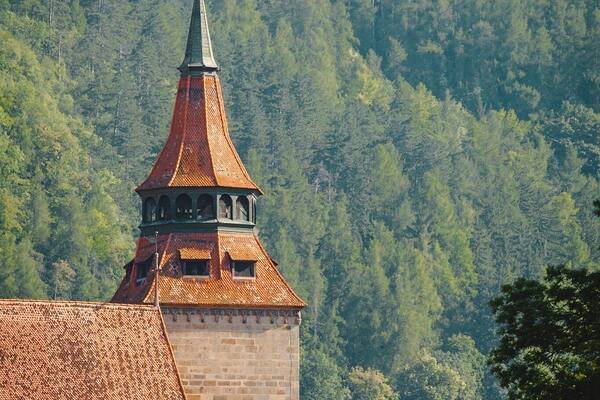 Set in a beautiful mountainous surrounding, the black church is one of Braşovs main attractions.