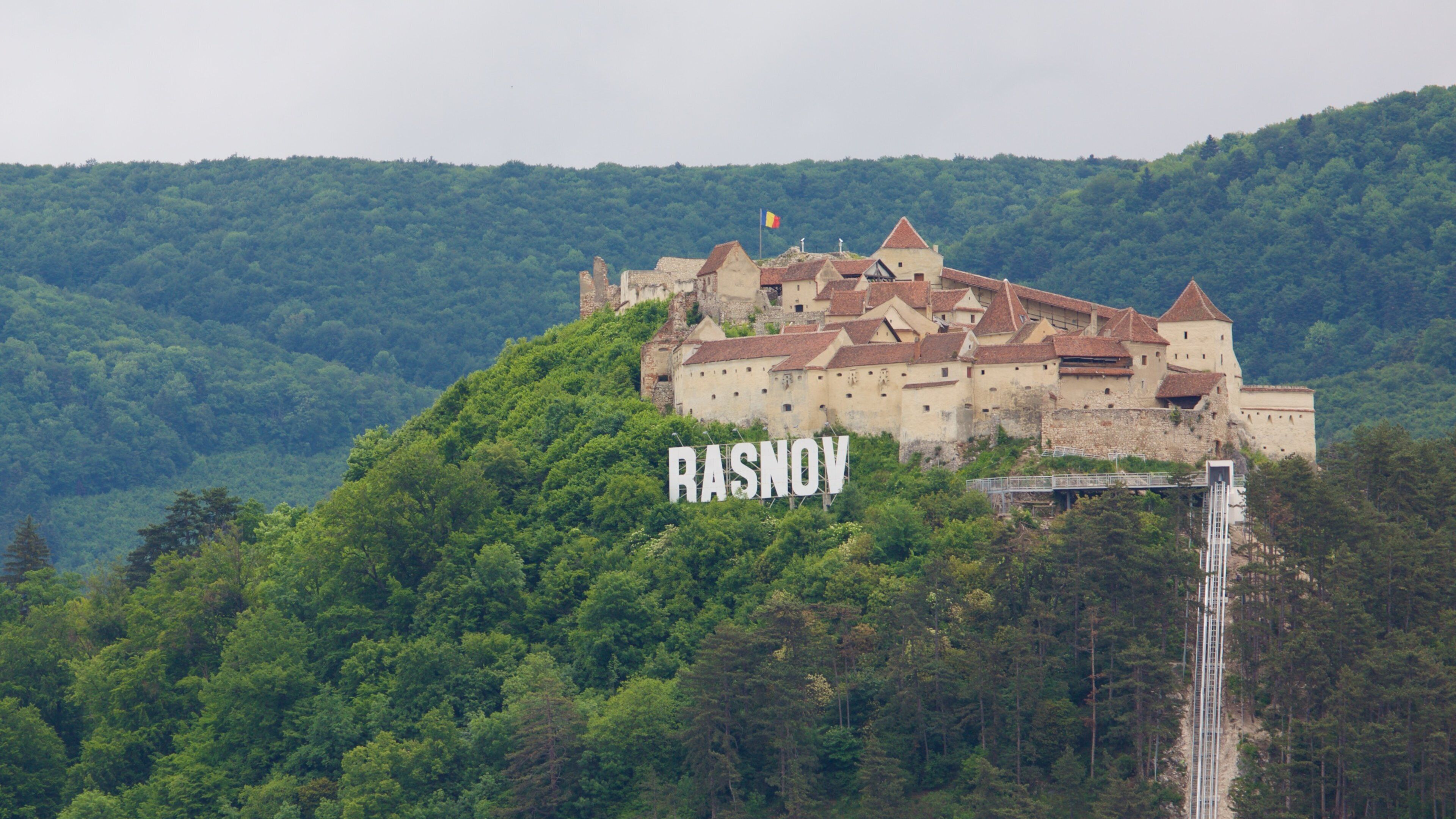 Rasnov Fortress which includes chateau or palace and signage