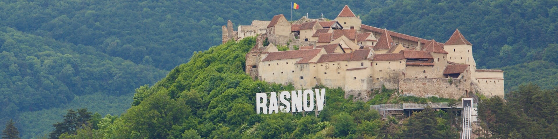 Rasnov Fortress which includes chateau or palace and signage