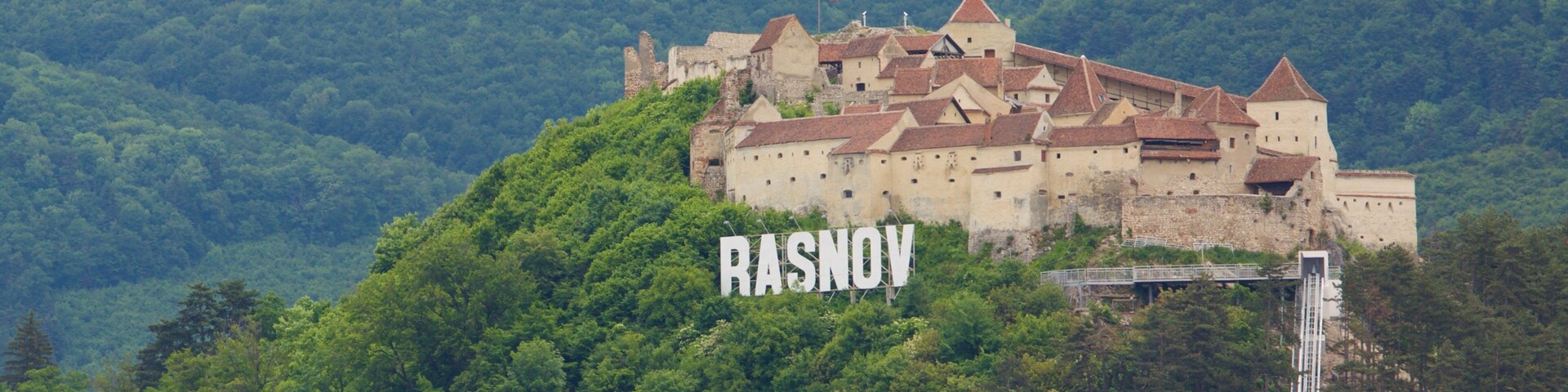 Rasnov Fortress which includes chateau or palace and signage