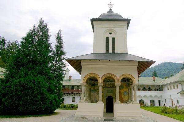 Bucharest which includes heritage architecture, a church or cathedral and religious aspects