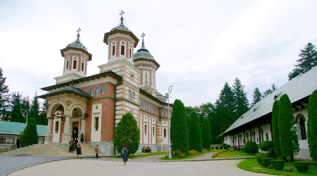 Sinaia Monastery which includes a church or cathedral and heritage architecture