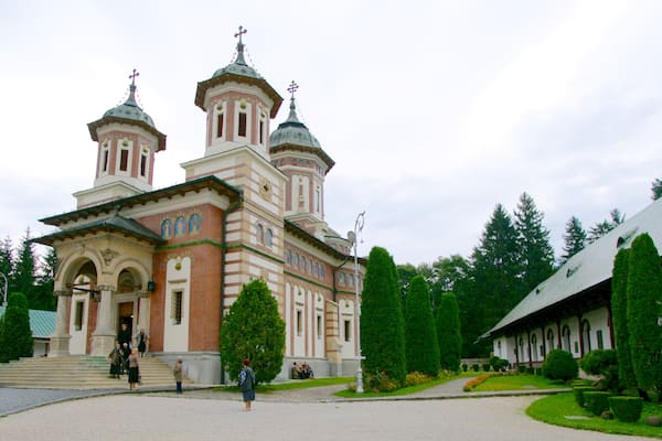 Sinaia Monastery qui includes église ou cathédrale et patrimoine architectural