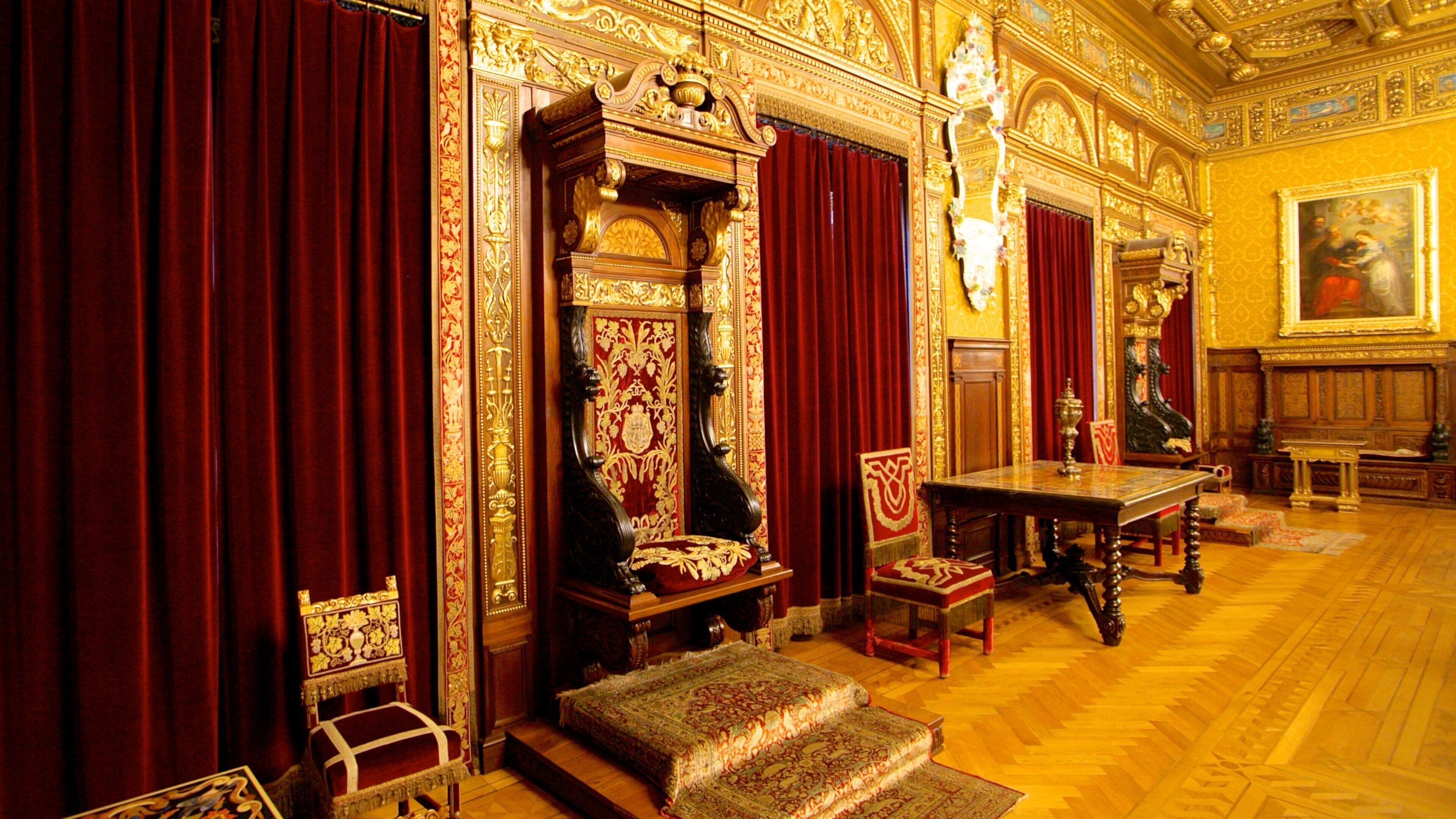 Peles Castle qui includes château ou palais, vues intérieures et art