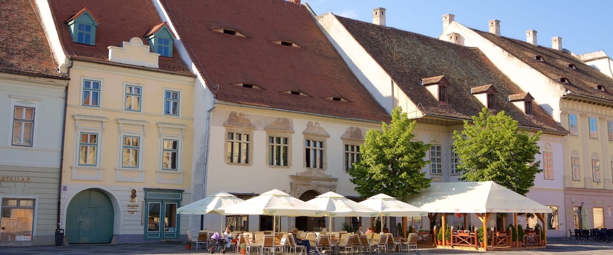Place PiaÈa Mare qui includes patrimoine architectural et square ou place