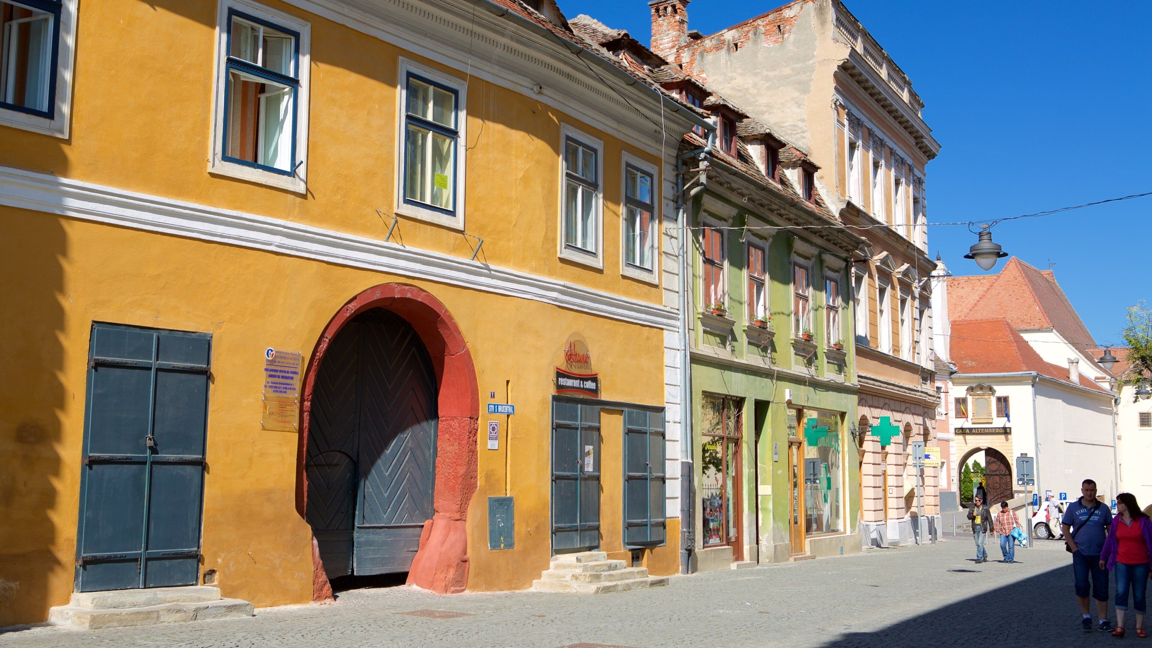 Piata Mare which includes street scenes and a house