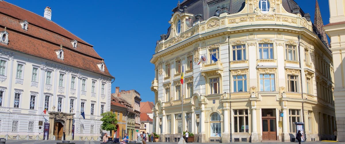 Place PiaÈa Mare mettant en vedette square ou place et patrimoine architectural
