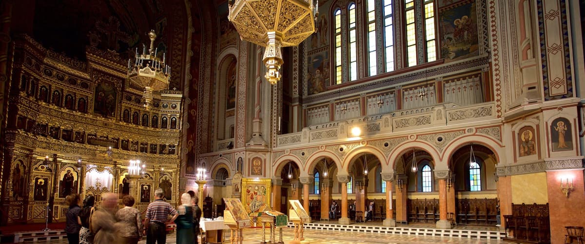 ๋ฃจ๋ง๋์ ์ ๊ต ์ฑ๋น ์ ๋ณด์ฌ์ฃผ๋ ์ข
๊ต์  ์์, ๋ฌธํ์ ์ฐ ๊ฑด์ถ ๊ณผ ์ค๋ด ์ ๊ฒฝ