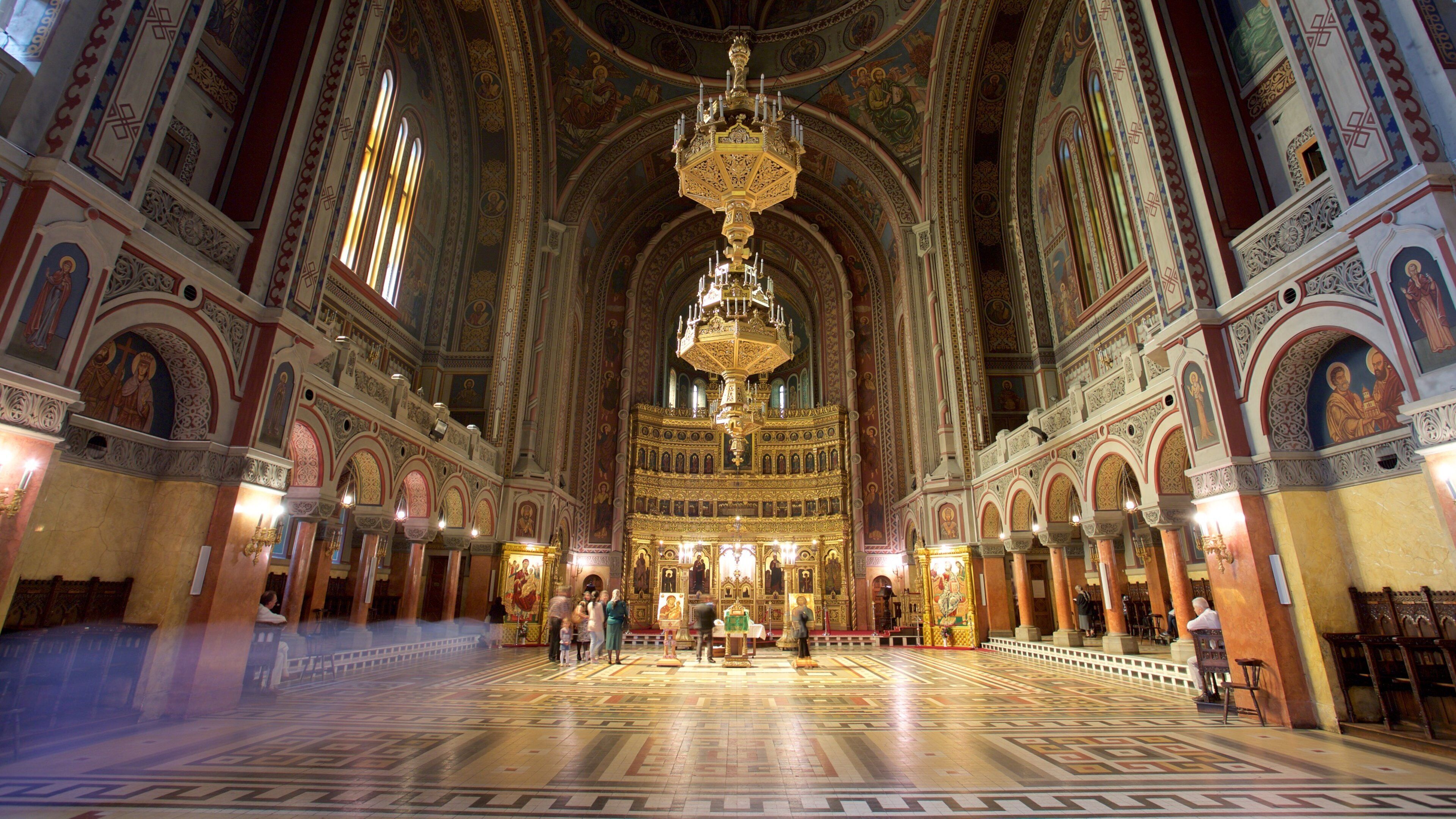 Romanian Orthodox Cathedral das einen Innenansichten, religiöse Elemente und historische Architektur
