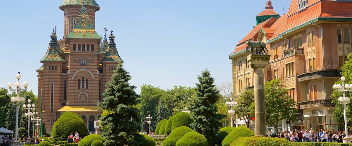 Romanian ortodoksinen katedraali johon kuuluu puutarha ja vanha arkkitehtuuri