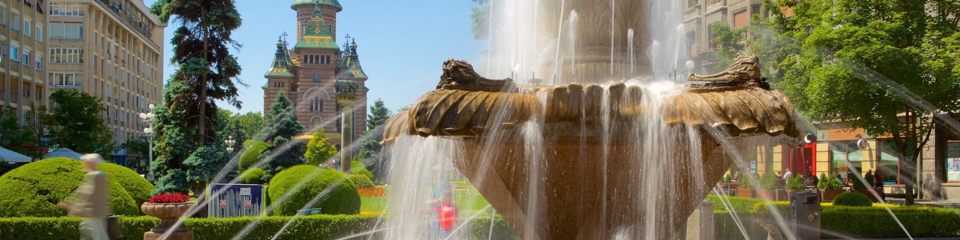 Piata Operei showing a fountain