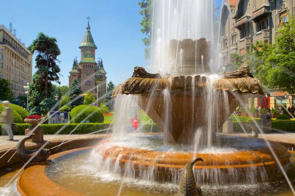 Piata Operei que incluye una fuente