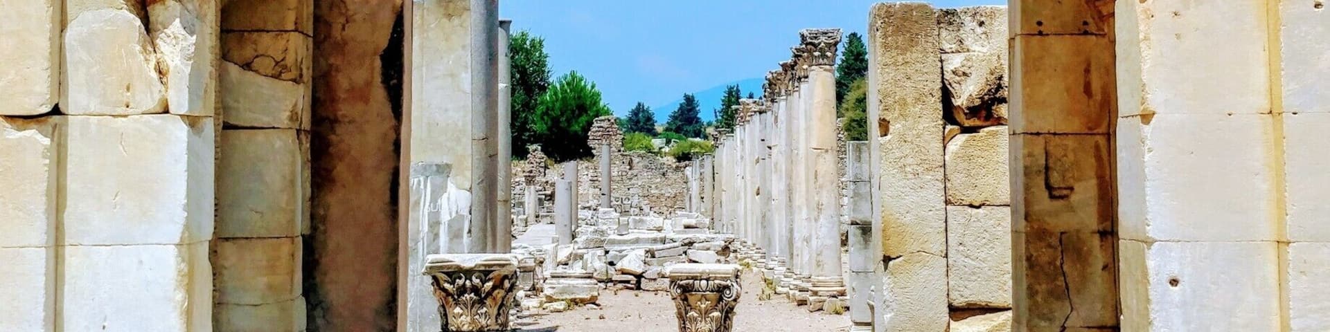 An archway outside the Library of Celsius.