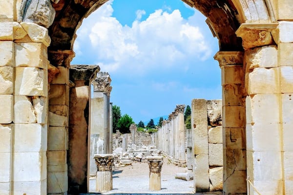 An archway outside the Library of Celsius.