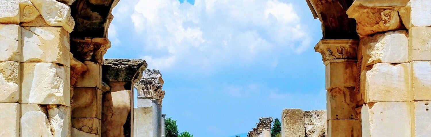 An archway outside the Library of Celsius.