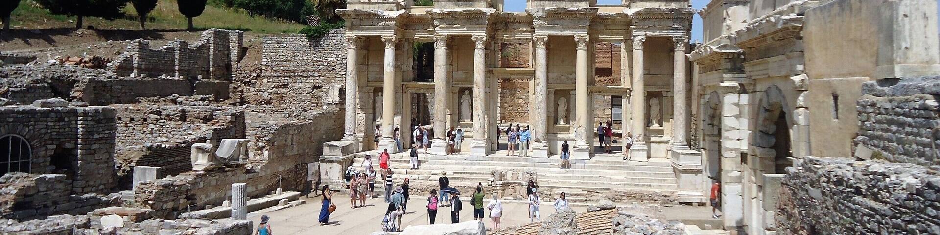 Wonderful #ruins at #Ephesus #Kusadasi #Turkey #Mediterranean #adventure
Built in 117 A.D. It was a monumental tomb for Gaius Julius Celsus Polemaeanus, the governor of the province of Asia.
#CelciusLibrary
#lifeatexpedia
#unesco
#green
#Efes
#stunningstructure
#Architecture
#Blue #History