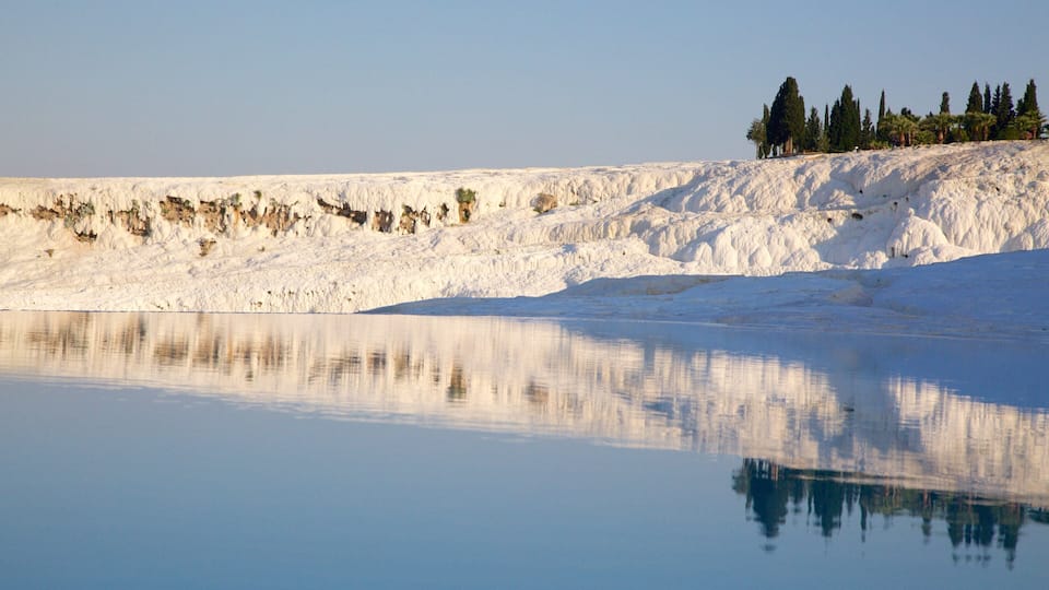 Tyrkia som viser innsjø og snø