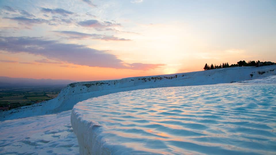 Tyrkia som inkluderer solnedgang og snø
