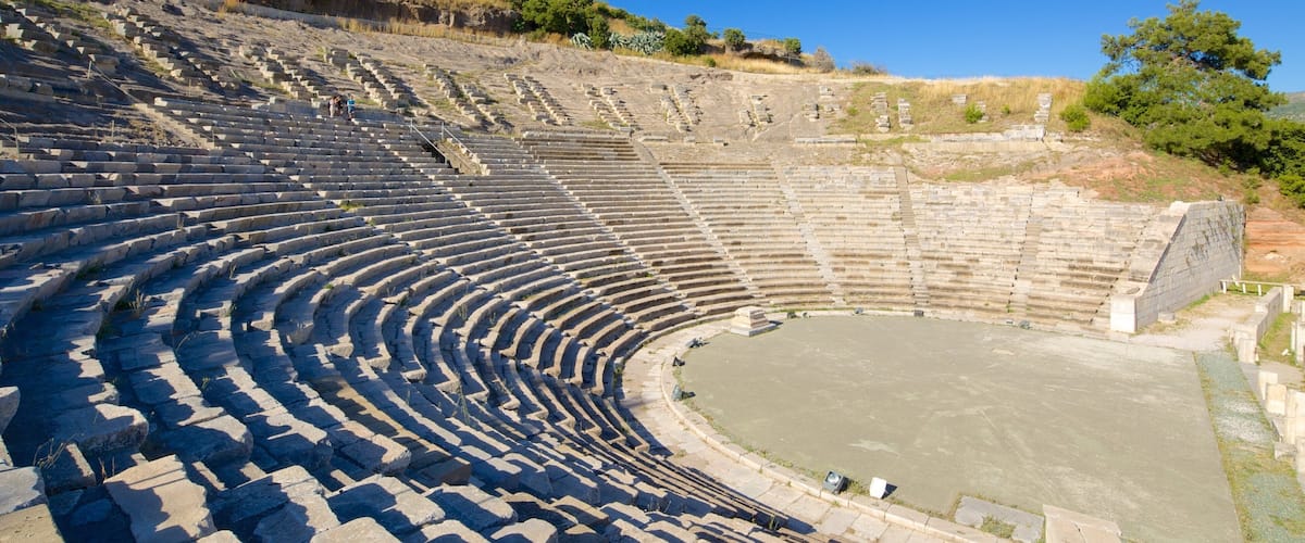 Bodrum Amphitheatre showing a ruin