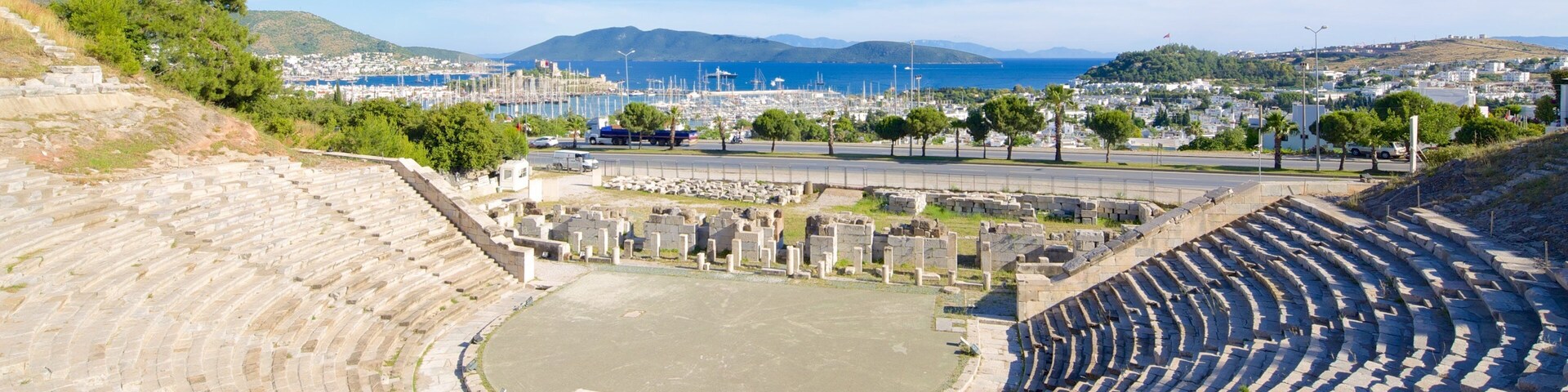 Anfiteatro de Bodrum caracterizando uma ruína