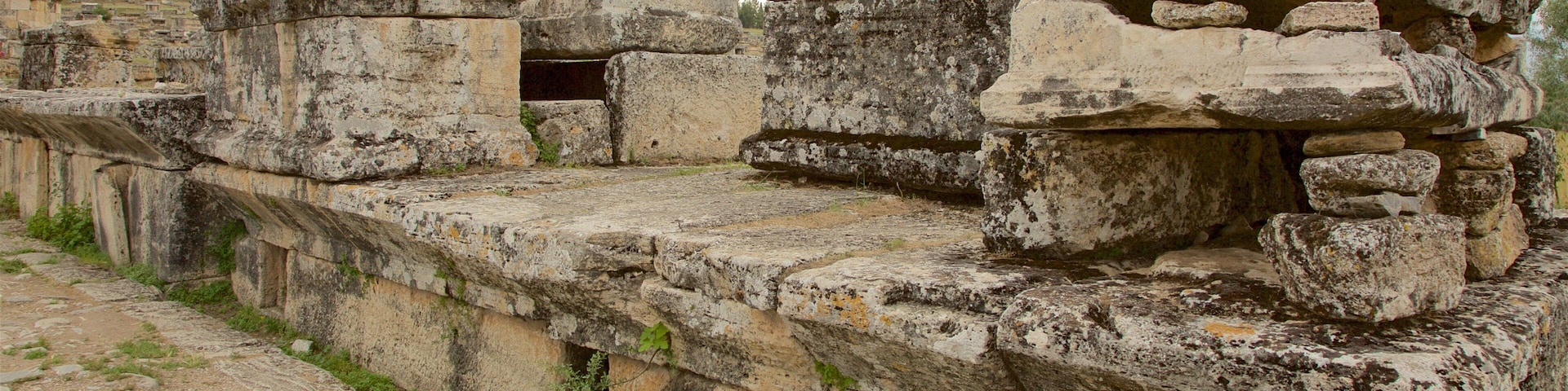 Necrópolis de Hierápolis ofreciendo una ruina