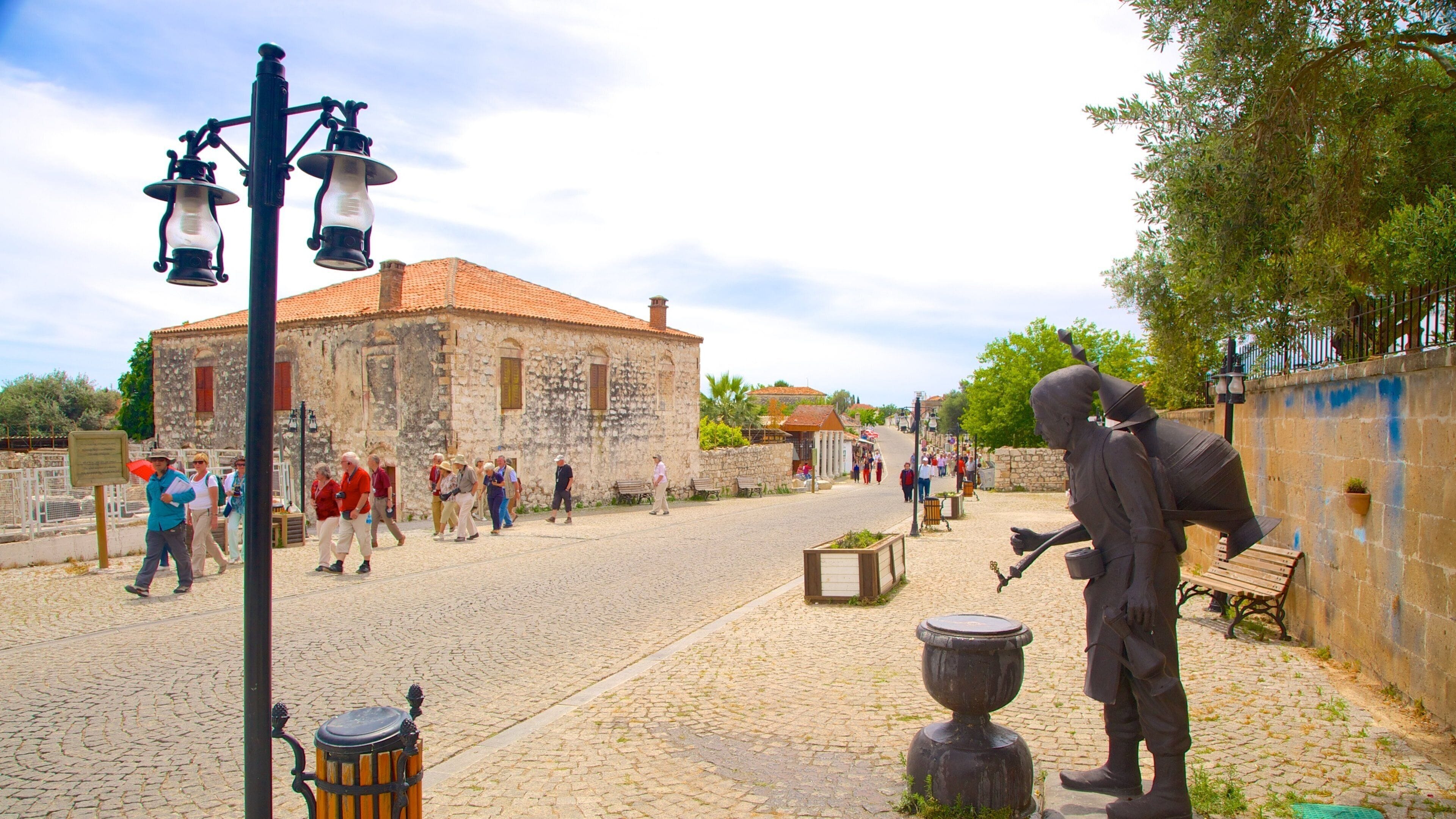 Didyma som viser statue eller skulptur og gatescener
