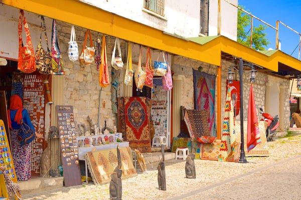 Didyma showing street scenes and markets