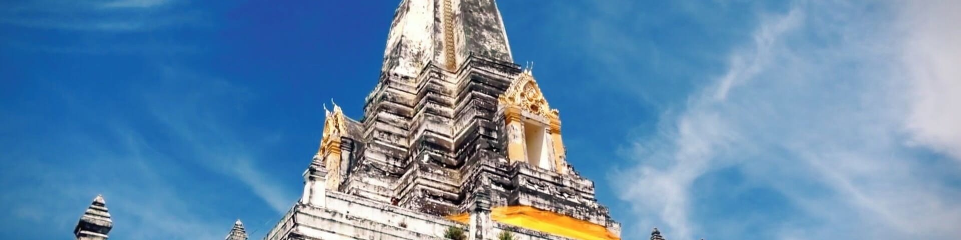 Beautiful golden mountain monastery.
A part of The Ayutthaya historical park. Declared a UNESCO World Heritage Site in 1991. Looking for movies from this place, check me out on Youtube http://goo.gl/SFr440