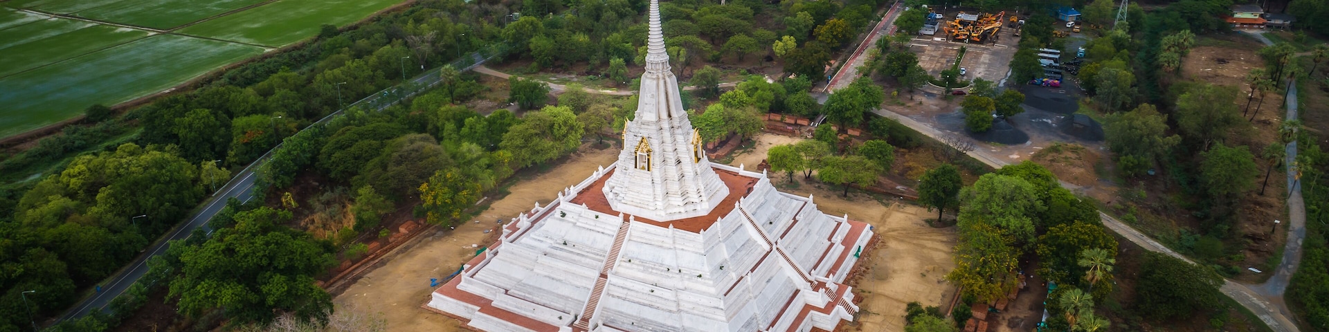 Wat Phu Khao Thong is an ancient temple in Phra Nakhon Si Ayutthaya Province.