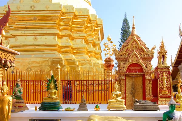 Wat Phrathat Doi Suthep mit einem Tempel oder Andachtsstätte