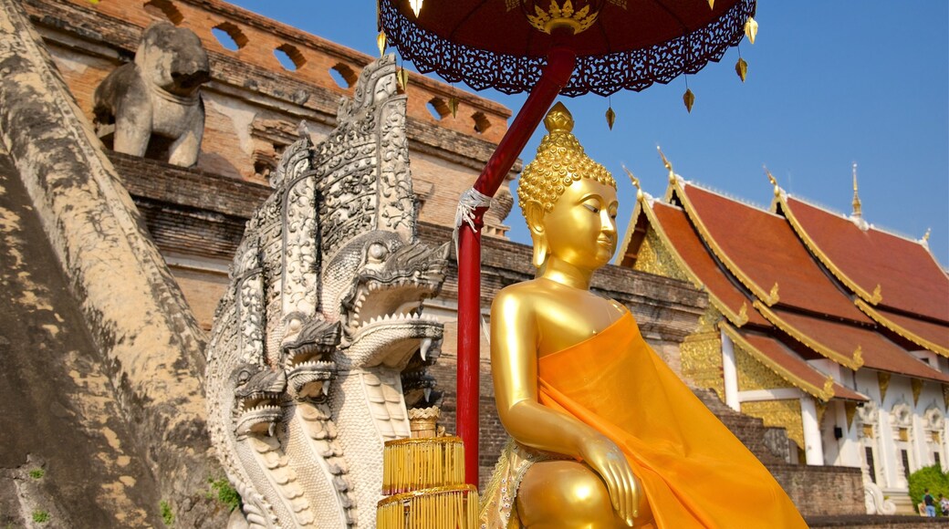 Wat Chedi Luang featuring a temple or place of worship