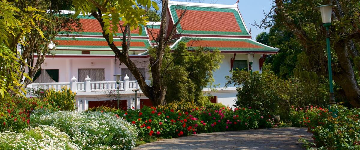 Bhupingpalatset som inkluderar chateau eller palats och en trädgård