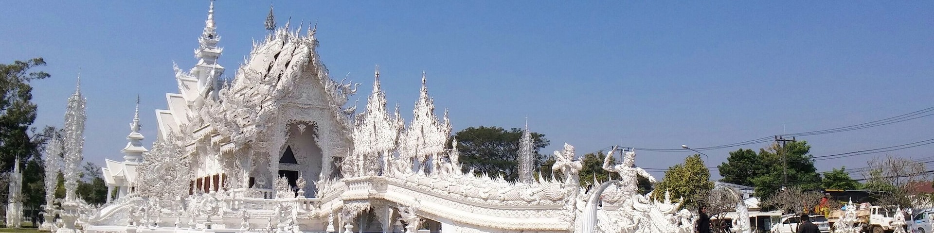Stunning white temple in Chiang Rai. Definitely worth a visit!
#lifeatexpedia #wewhotravel #wanderlust #thailand #chiangrai