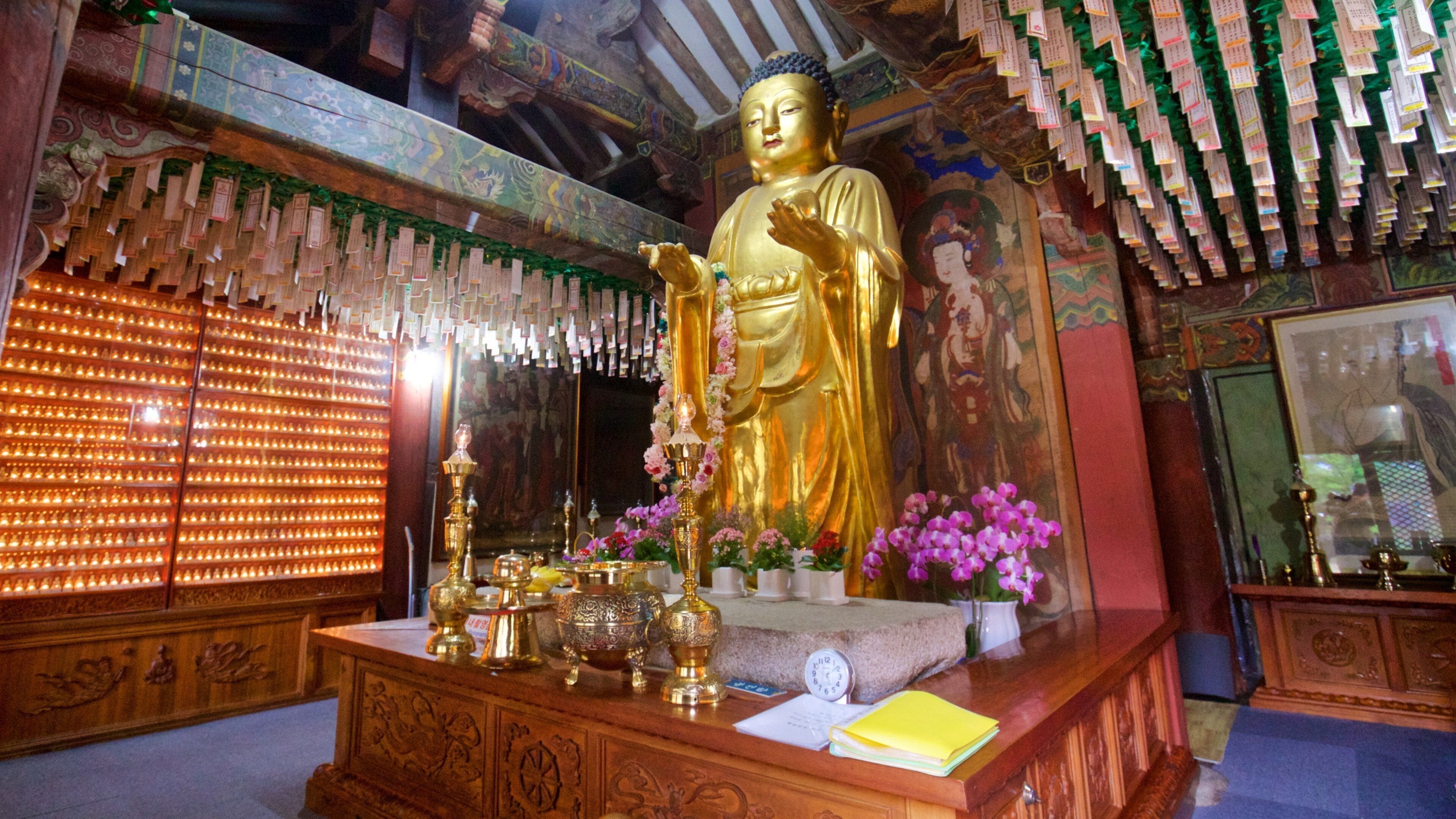 Bunhwangsa Temple showing a temple or place of worship, interior views and religious elements