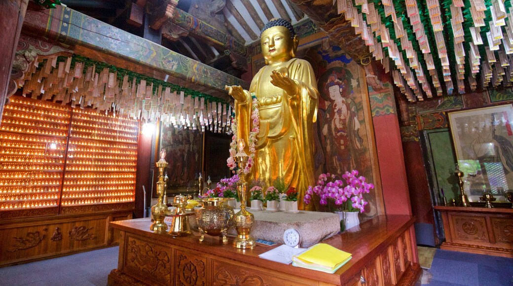 Bunhwangsa Temple showing a temple or place of worship, interior views and religious elements