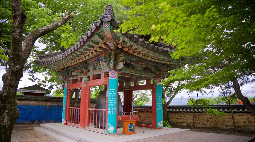 Bunhwangsa Temple which includes heritage elements and a park