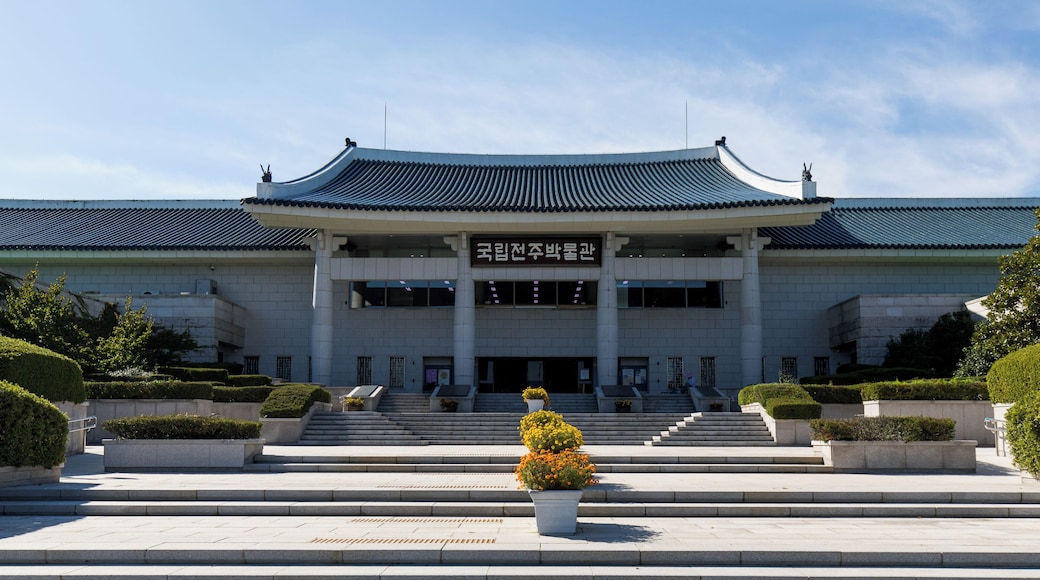 Jeonju_JeonjuNationalMuseum_6119682_-8