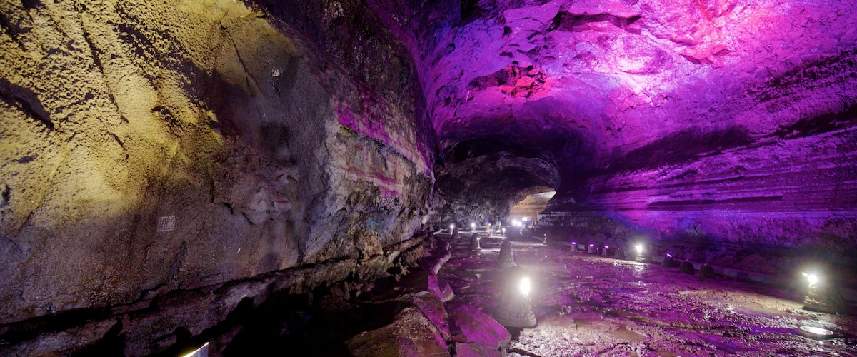 Manjanggul Lava-tube Cave featuring caves