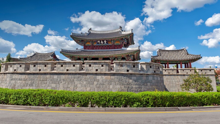 Pungnammun Gate, south gate of city wall of Jeonju remaining from Joseon Dynasty since 1768 designated as architectural treasure No. 308 of South Korea
