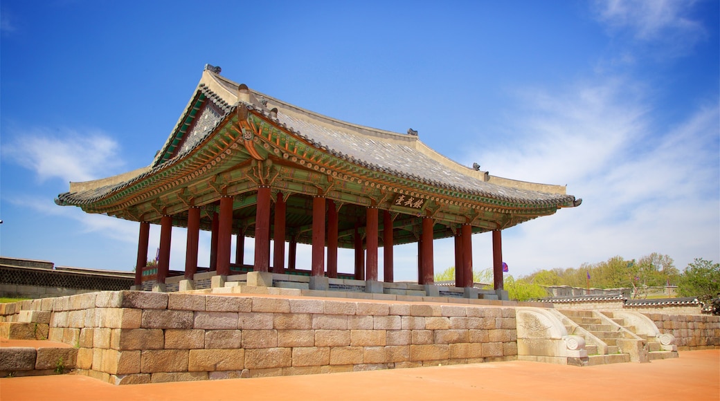 Forteresse de Hwaseong mettant en vedette patrimoine architectural