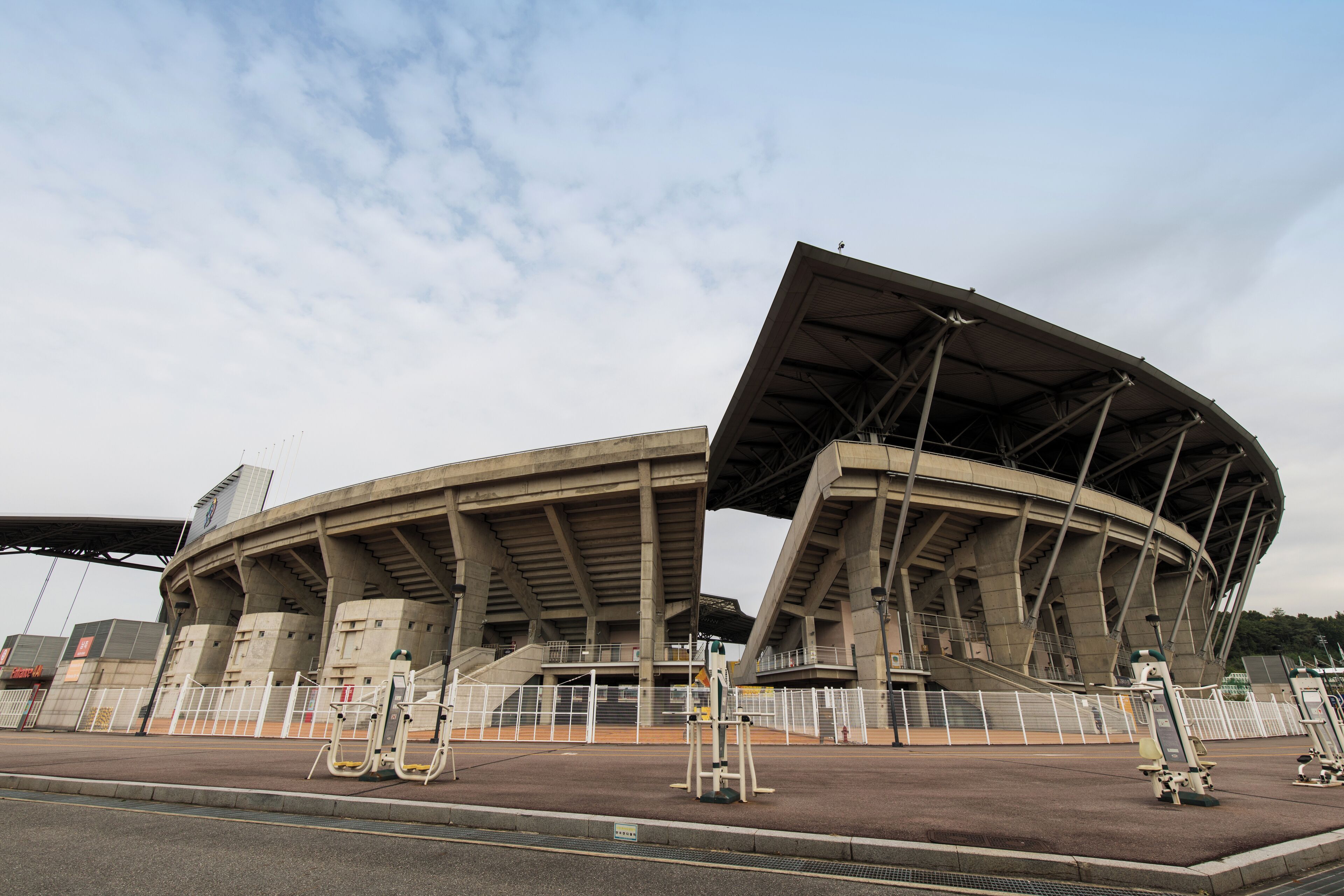 スウォン ワールド カップ スタジアム