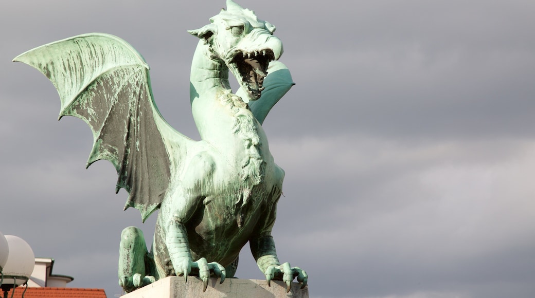 LohikÀÀrmesilta johon kuuluu patsas tai veistos