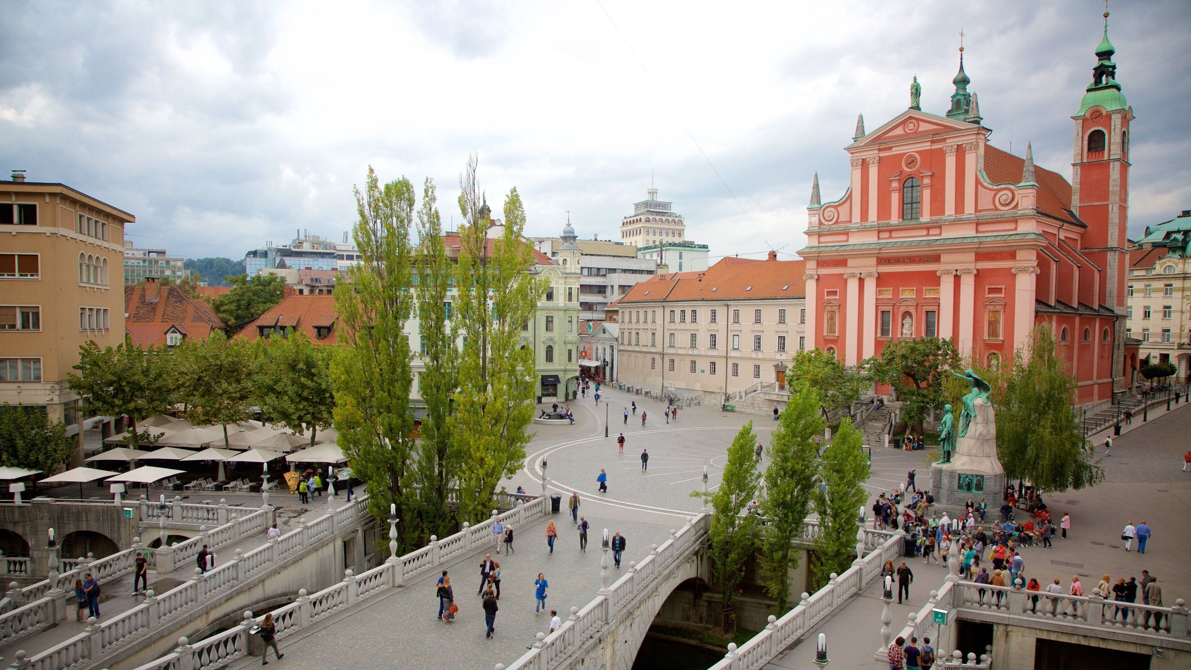 Triple Bridge which includes heritage architecture, a square or plaza and a city